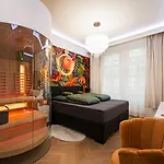 Luxusni Designovy Apartman Emotion Se Saunou V Srdci Kralovskych Vinohrad